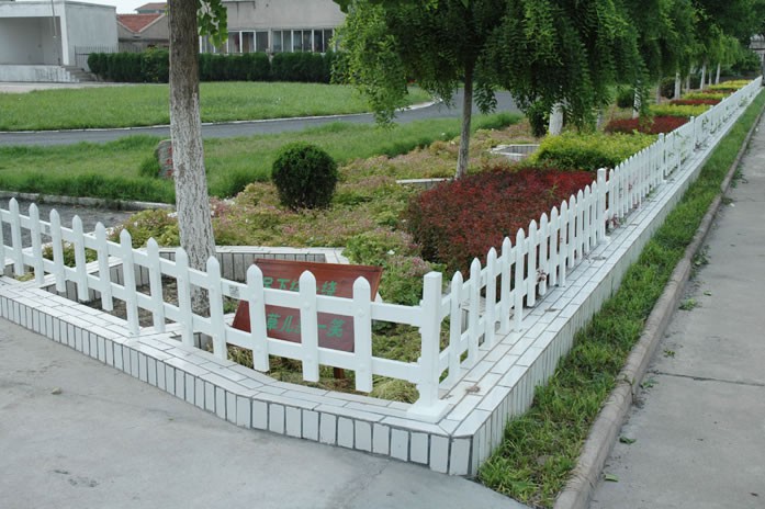 pvc草坪护栏使用案例